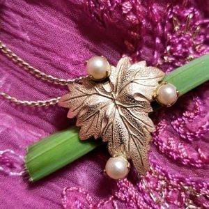Vintage necklace 12k gold filled leaf faux pearls dainty leaves fall autumn